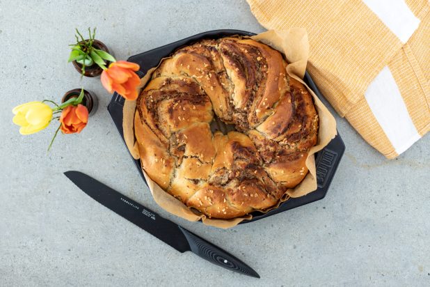 Zuckerfreier Dinkel Nuss Kranz (Tyrolit Bread Cut) © Lisa Shelton-5