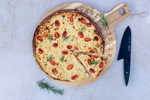 Low carb Flammkuchen mit Tomaten _ Zwiebeln © Lisa Shelton-1 Low carb Flammkuchen mit Tomaten _ Zwiebeln © Lisa Shelton-1