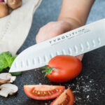 Mit dem Santokumesser richtig schneiden – so geht's!