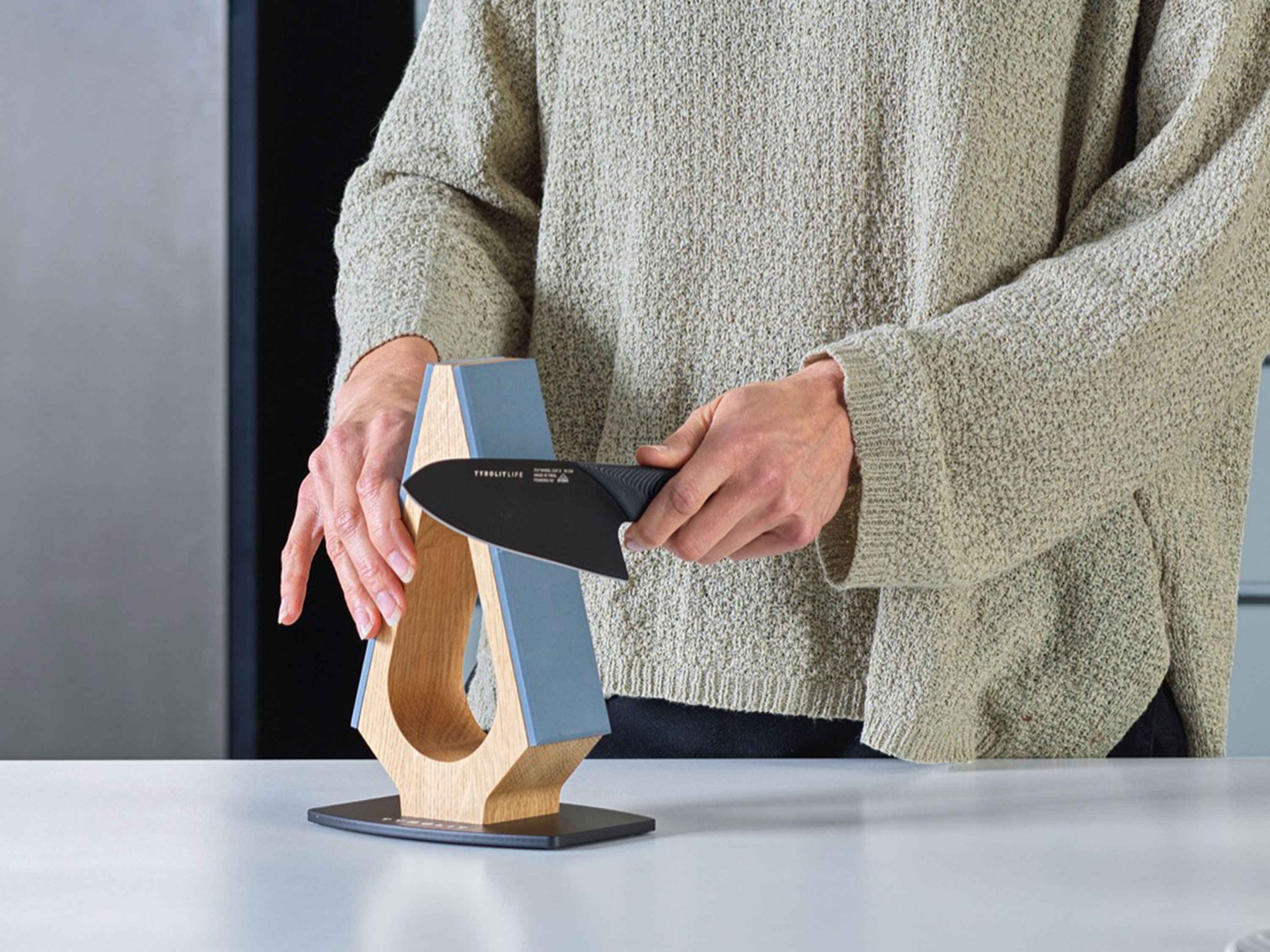 Schleifstein richtig anwenden – Wasser vs. Öl Schleifstein richtig anwenden – Wasser vs. Öl